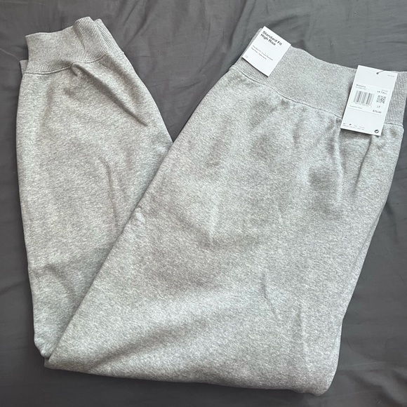 Nike Pants - NWT Nike Cropped Joggers 2X Gray Grey Sweats Sweatpants Capri